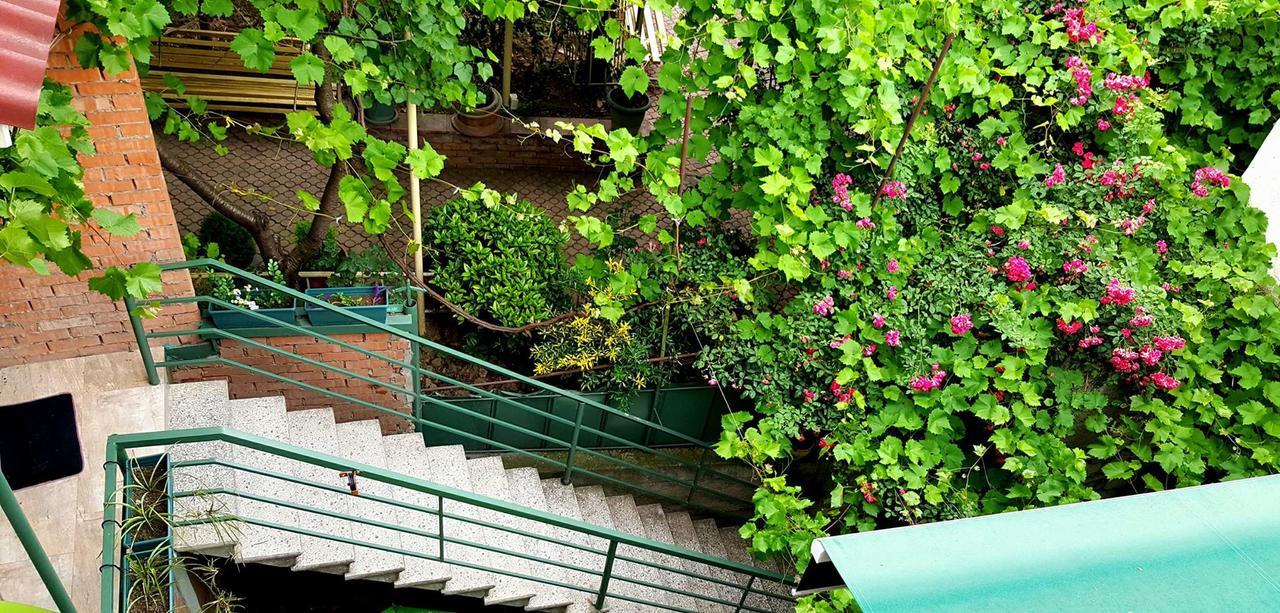 Guesthouse Different Tbilisi Luaran gambar