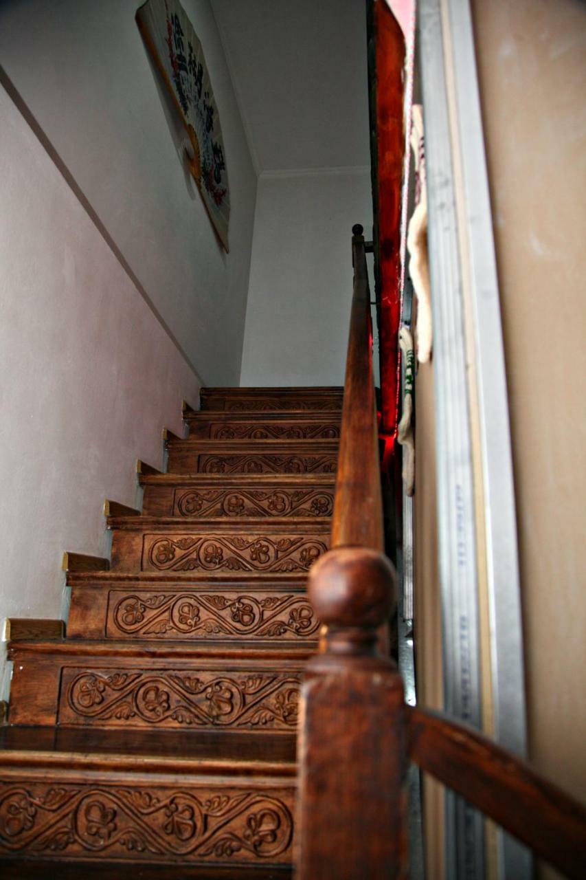 Guesthouse Different Tbilisi Luaran gambar